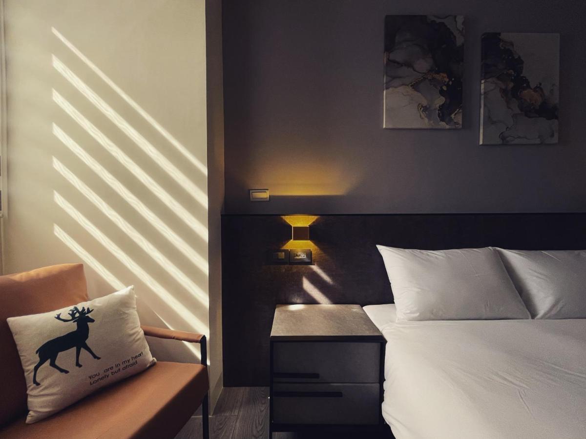 Six Seasons Inn - Qian He Тайнан Екстериор снимка