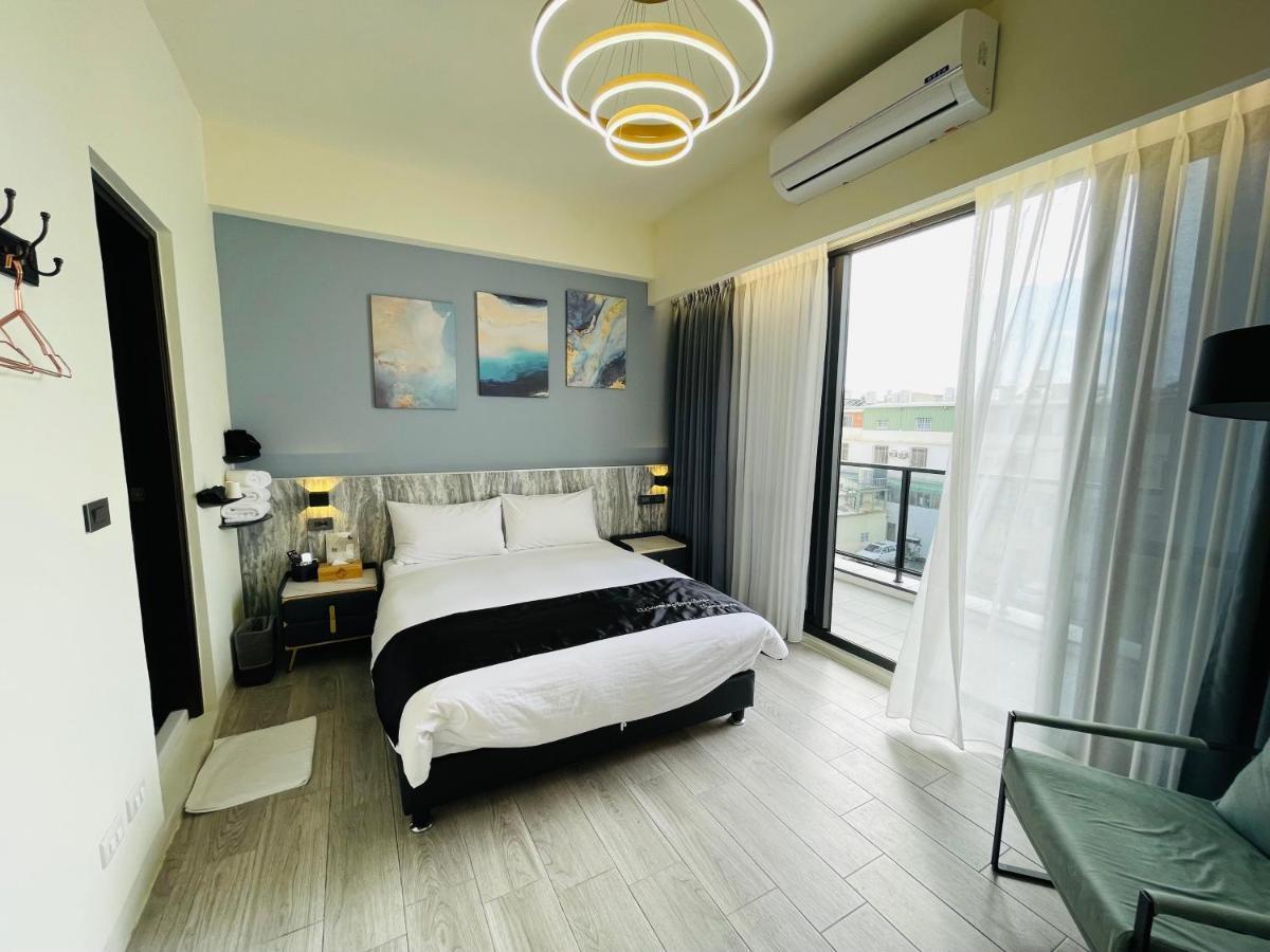 Six Seasons Inn - Qian He Тайнан Екстериор снимка